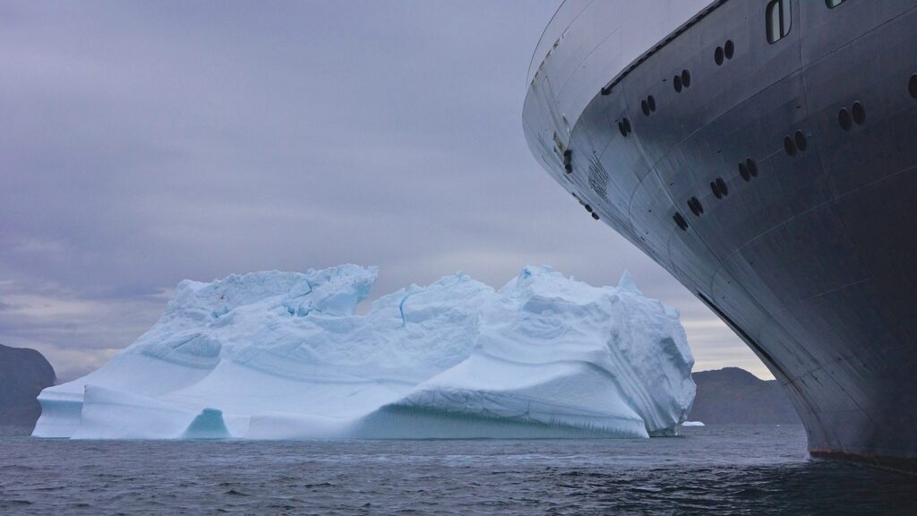 iceberg, ship, ice-643567.jpg