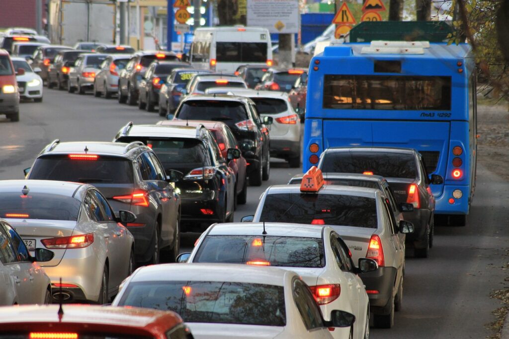 traffic jam, car, urban-4522805.jpg